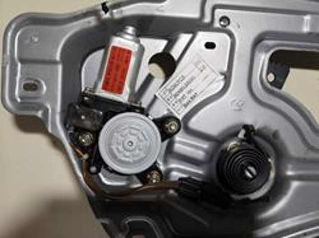 HYUNDAI 9882026100 Мотор стеклоподъемника двери передней правой в наличии Львов