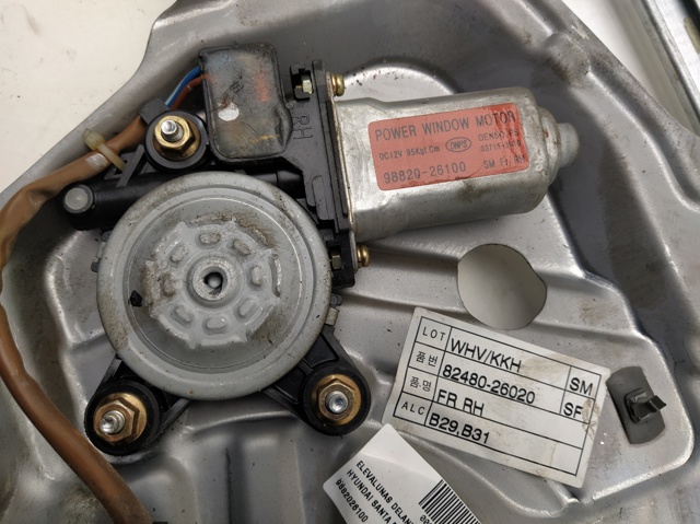 9882026100 HYUNDAI Мотор стеклоподъемника двери передней правой купить в Черновцы
