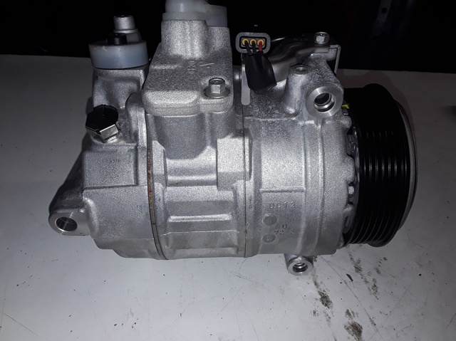 Compressor de aparelho de ar condicionado A0008303104 MERCEDES