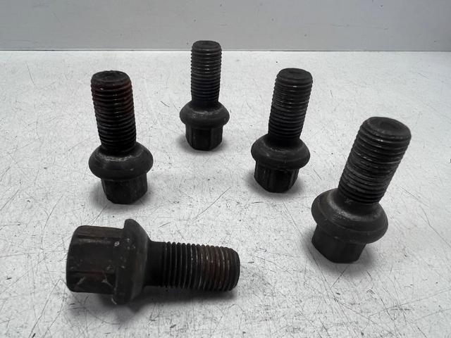 Parafuso de roda A0009904907 MERCEDES