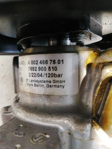 Bomba de direção para Mercedes Sprinter 02.00 -> Combi 216 CDI (902.671-672) / 03.99 - 12.06 OM612981 A0024667601