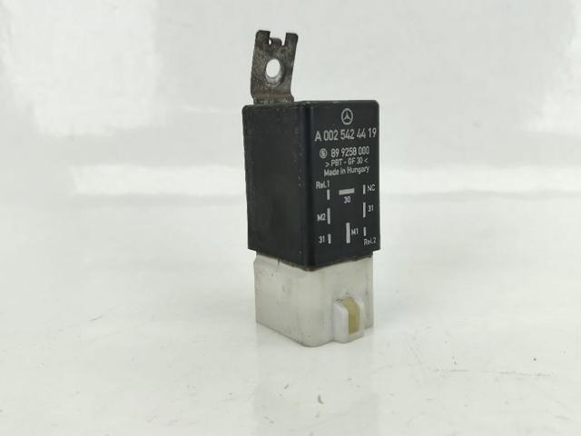 Relê de ventilador A0025424419 Mercedes