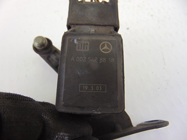 MERCEDES A0025428818 Датчик положения кузова в наличии Украина