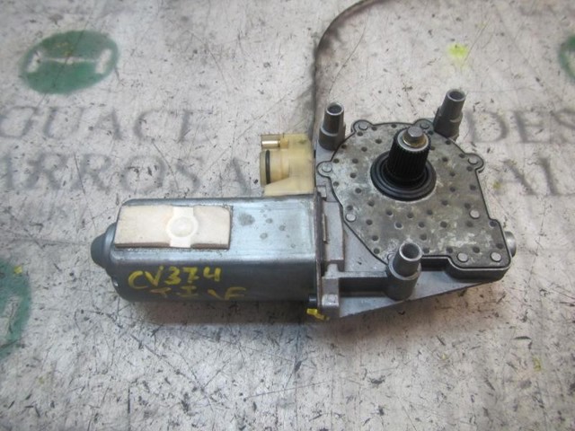 Motor de acionamento de vidro da porta traseira esquerda A0048201742 Mercedes