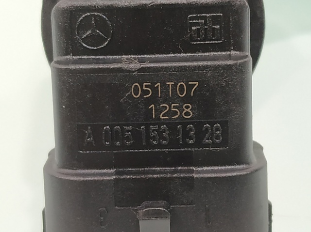 Sensor de posição da árvore distribuidora A0051531328 MERCEDES