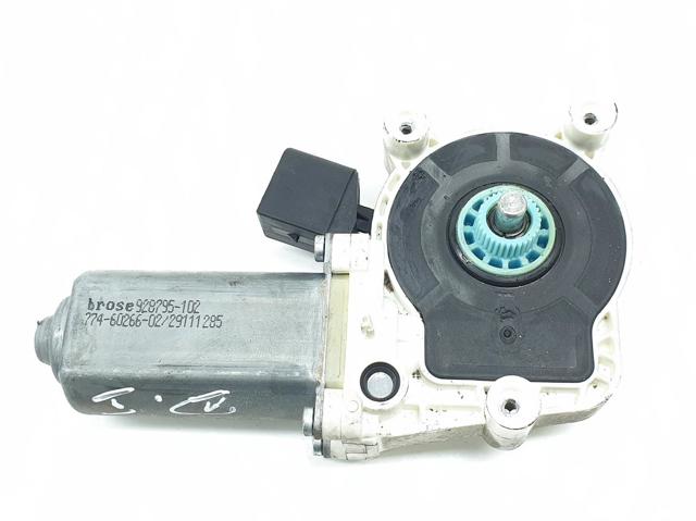 Motor de acionamento de vidro da porta dianteira esquerda A0068204642 Mercedes