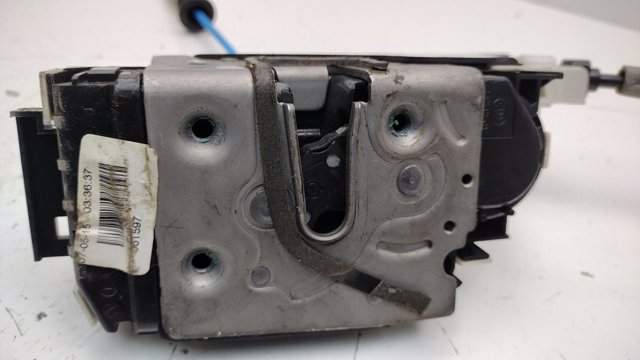 Fecho da porta dianteira esquerda A0997201901 MERCEDES