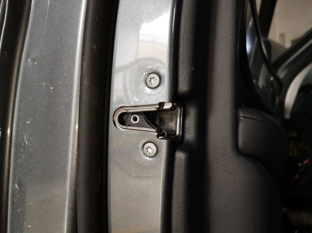 Fecho da porta dianteira esquerda A0997206301 MERCEDES