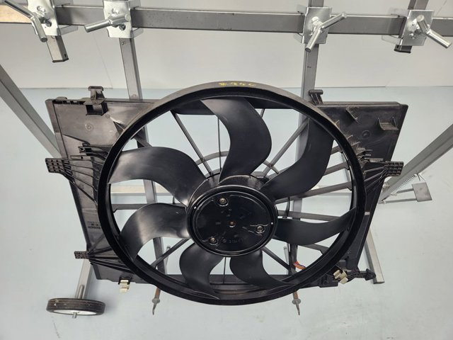 MERCEDES 0999061200 Диффузор радиатора охлаждения, в сборе с мотором и крыльчаткой в наличии Николаев