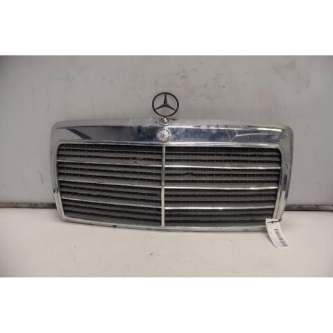 MERCEDES A1248800983 Решетка радиатора в наличии Львов