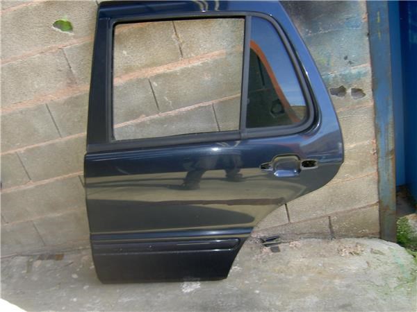 Porta traseira esquerda para Mercedes-Benz M-Class ML 430 (163.172) M113942 A1637301505
