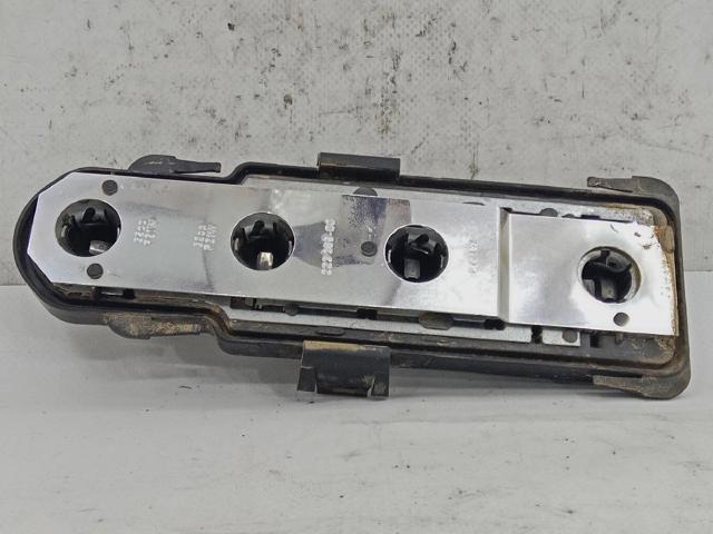 A1638200177 MERCEDES Ресничка (накладка) левой фары купить в Ирпень