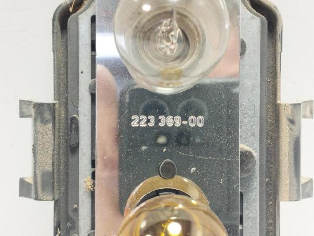 A1638200177 MERCEDES Ресничка (накладка) левой фары купить в Харьков