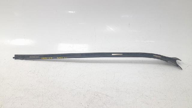 A1666901280 Молдинг лобового стекла правый купить Черкассы