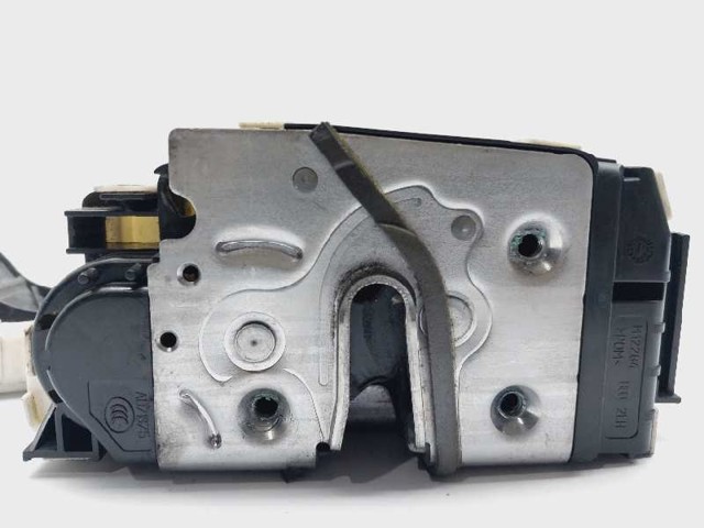 Fecho da porta dianteira esquerda A1667200135 MERCEDES