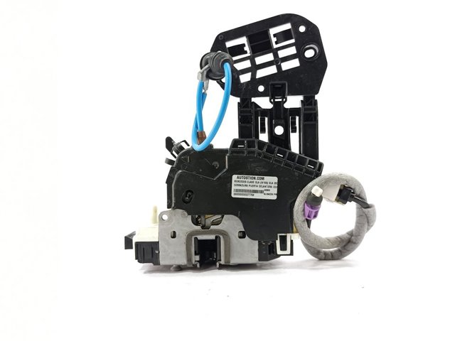 Fecho da porta dianteira esquerda A1667200135 MERCEDES