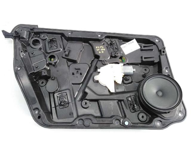 Fecho da porta dianteira esquerda A1667200135 MERCEDES