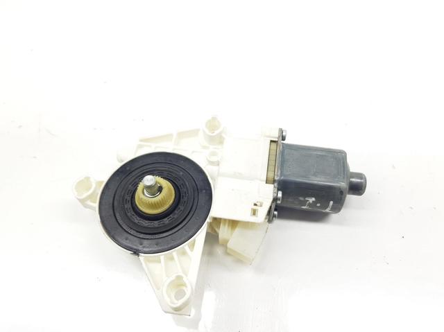 Motor de acionamento de vidro da porta traseira esquerda A1669060501 Mercedes