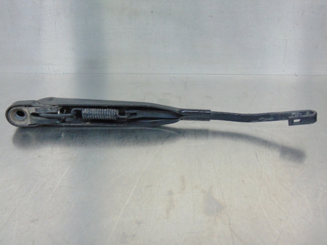 A1688201044 MERCEDES Рычаг-поводок стеклоочистителя заднего стекла купить в Одесса