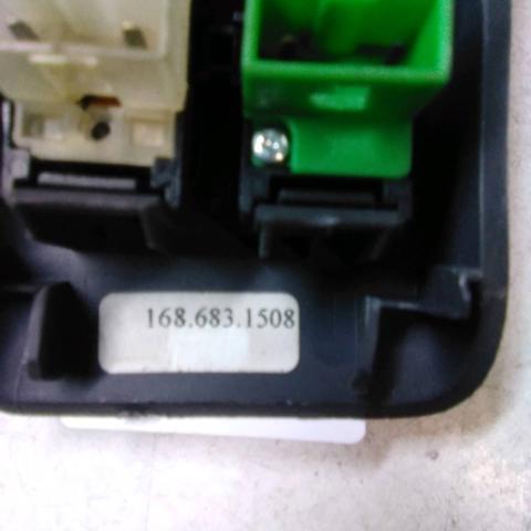 A16882068107C45 MERCEDES Кнопочный блок управления стеклоподъемником центральной консоли купить в Львов