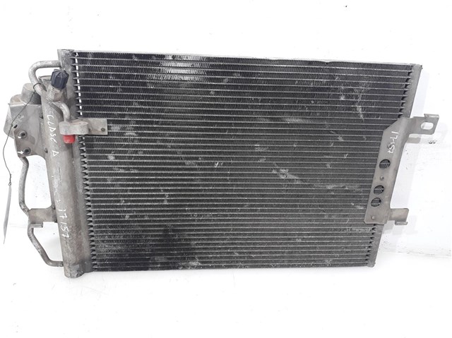 Condensador de ar condicionado / radiador para Mercedes-Benz A-Class A 160 (168.033, 168.133) M166960 A1688300458
