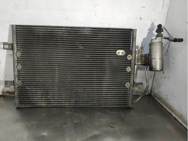Condensador de ar condicionado / radiador para Mercedes-Benz A-Class A 140 (168.031, 168.131) M166940 A1688300858
