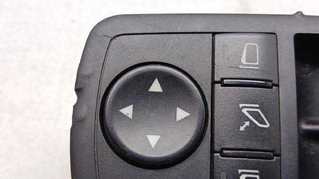 MERCEDES A1698206510 Кнопочный блок управления стеклоподъемником передний левый в наличии Каменское