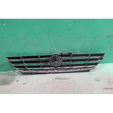 MERCEDES A16988009839744 Решетка радиатора в наличии Полтава