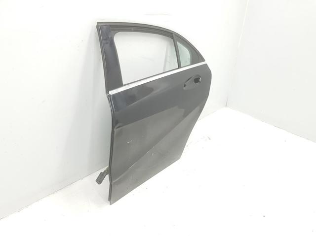 Porta traseira esquerda A1767300105 Mercedes