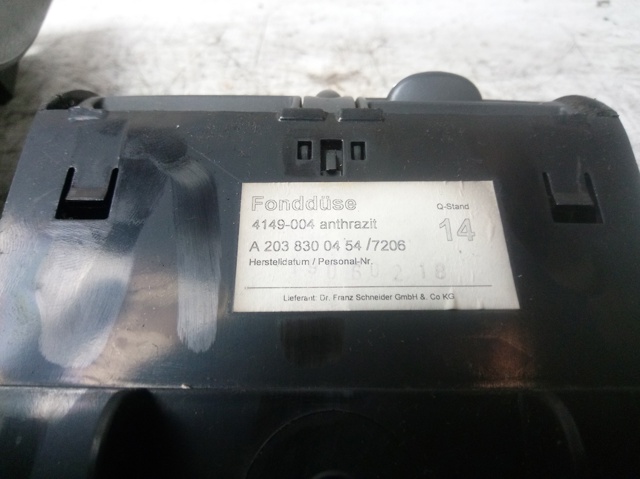MERCEDES A2038300454 Решетка вентиляции салона в подлокотнике задняя в наличии Ужгород