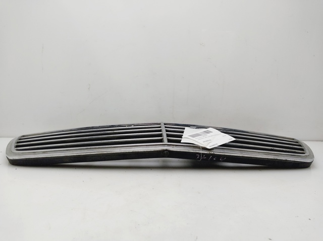 MERCEDES A2038800183 Решетка радиатора в наличии Черновцы