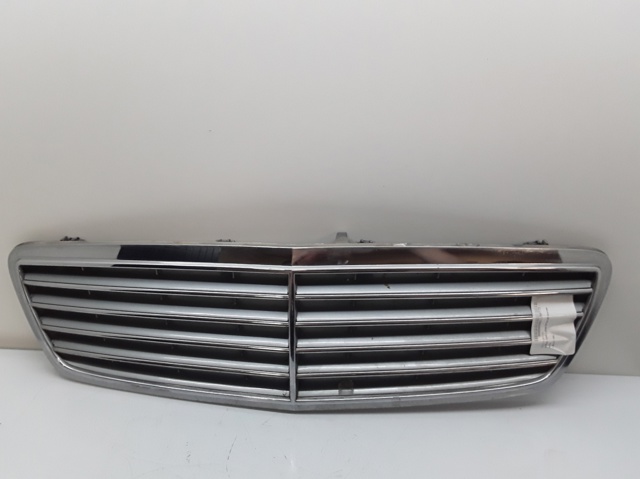 MERCEDES A2038800183 Решетка радиатора в наличии Тернополь