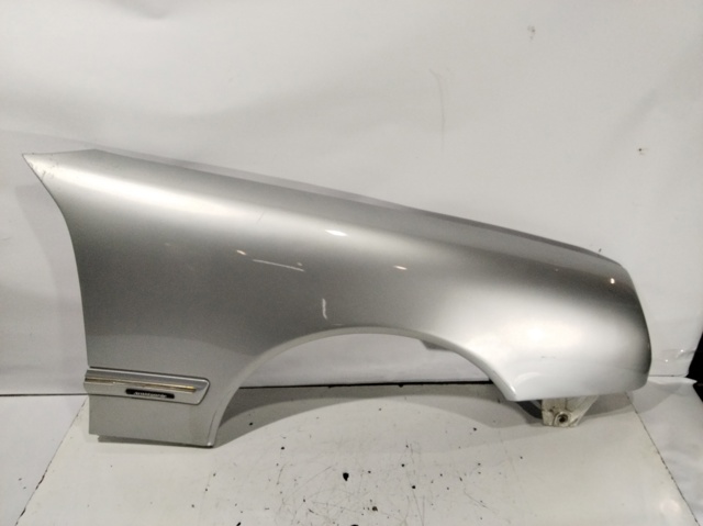 Pára-lama dianteiro esquerdo A2038800318 MERCEDES