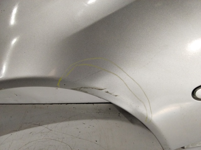 Pára-lama dianteiro esquerdo A2038800318 MERCEDES