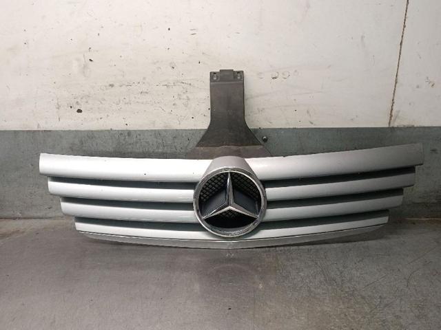 MERCEDES A2038800383 Решетка радиатора в наличии Киев