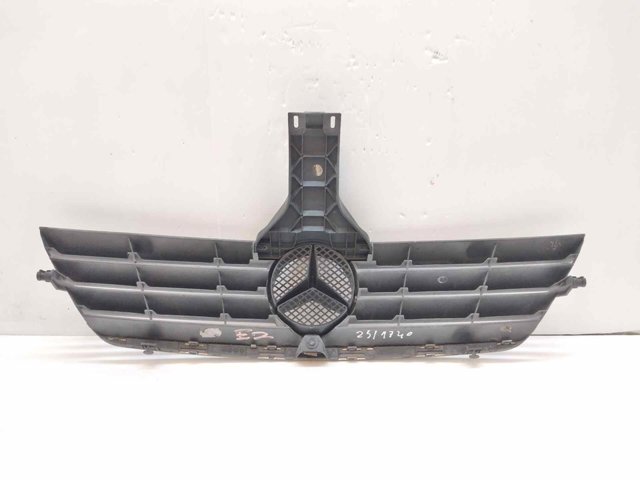 MERCEDES A2038800383 Решетка радиатора в наличии Киев