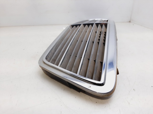 MERCEDES A2038800483 Решетка радиатора в наличии Киев