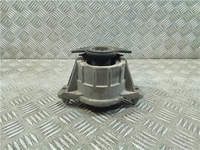 MERCEDES A2042400117 Подушка (опора) двигателя левая/правая в наличии Ужгород