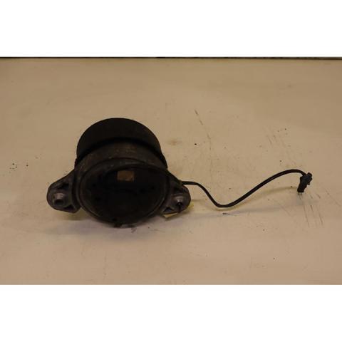 MERCEDES A2042403617 Левая подушка двигателя в наличии Киев