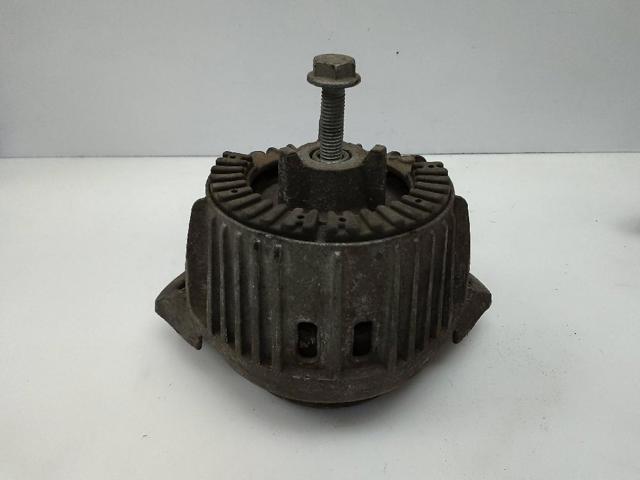 A2042404717 Правая подушка двигателя купить Чернигов