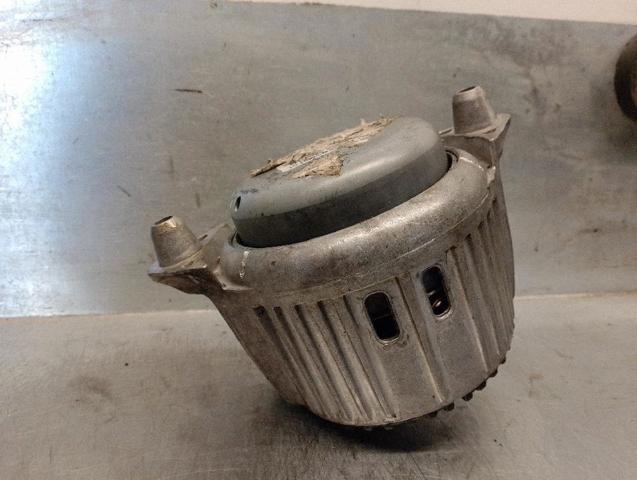 A2042406017 Подушка (опора) двигателя левая/правая купить Ровно