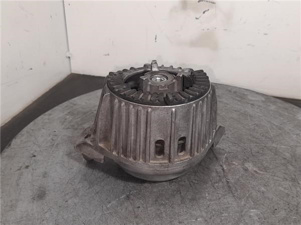 A2042406017 Левая/правая опора двигателя купить Кривой Рог