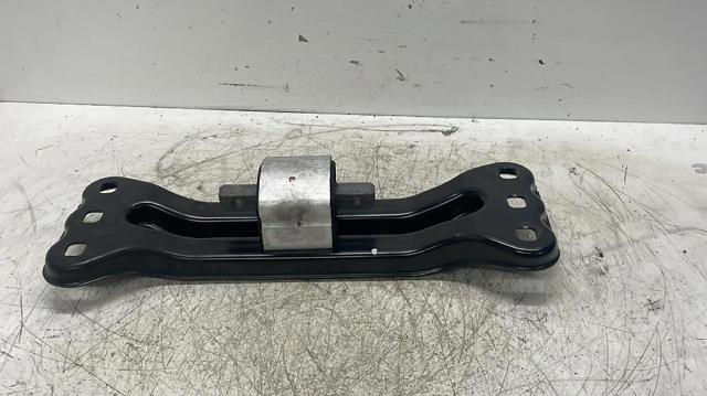 MERCEDES A2042420501 Балка крепления коробки передач в наличии Ужгород