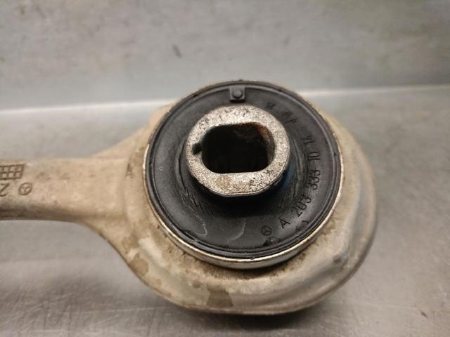Braço oscilante superior esquerdo de suspensão dianteira A2043308111 Mercedes