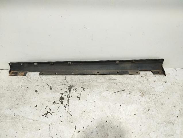 MERCEDES A2046980454 Накладка (молдинг) порога наружная правая в наличии Украина