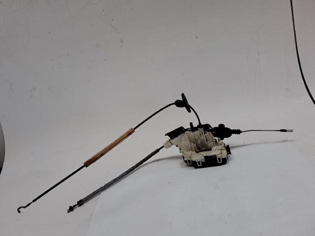 Fecho da porta dianteira esquerda A2047202735 MERCEDES