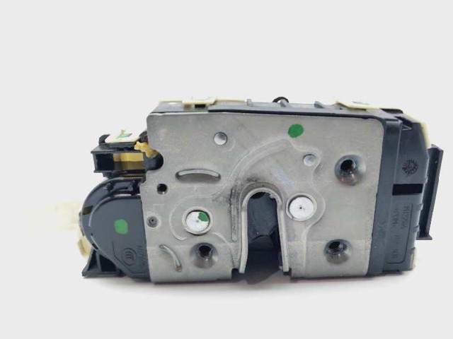 Fecho da porta dianteira esquerda A2047202735 MERCEDES