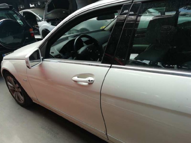 Porta dianteira esquerda Mercedes C W204