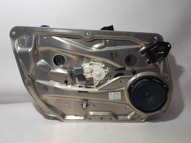 MERCEDES A2047600534 Держатель наружной ручки двери передней левой в наличии Черновцы