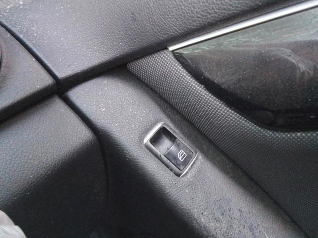 Controle do vidro dianteiro direito para Mercedes-Benz E-Class (W211) (2002-2009) E 220 CDI (211.006) A2049058202